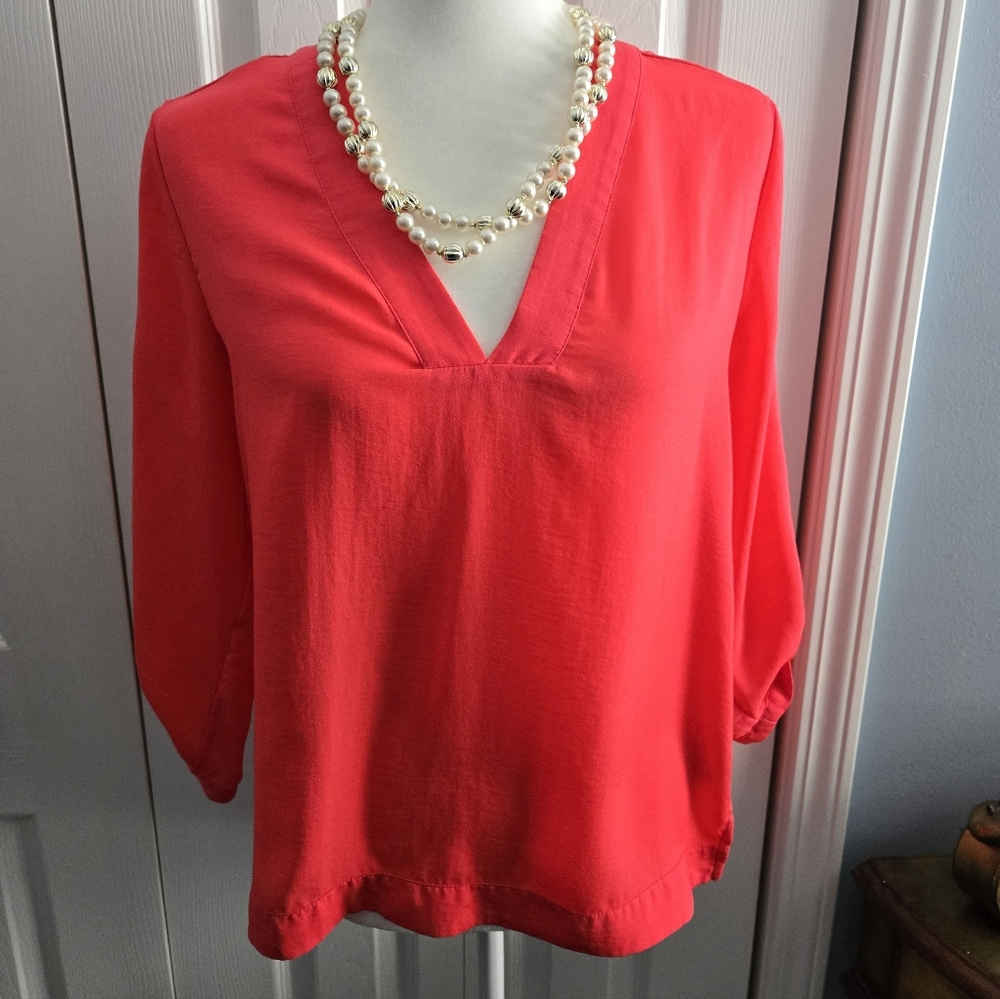 NWOT Express Coral Red Pink Tight Weave 3/4 Roll Sleeve V-Neck Top XS
